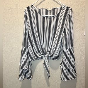 Altar’d state  
Great condition 
Cropped tie top